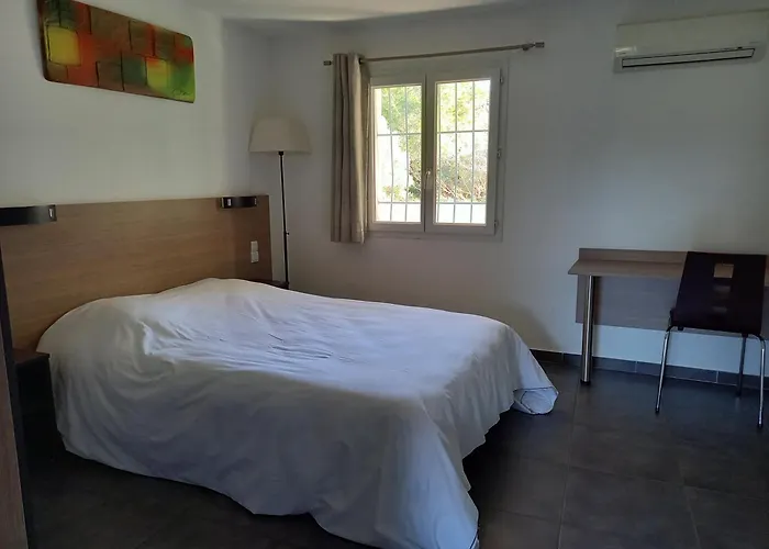 Le Saint Esteve Hotel apartamentowy La Ciotat