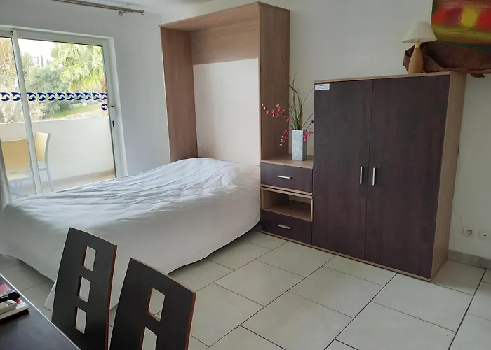 Hotel apartamentowy Le Saint Esteve La Ciotat